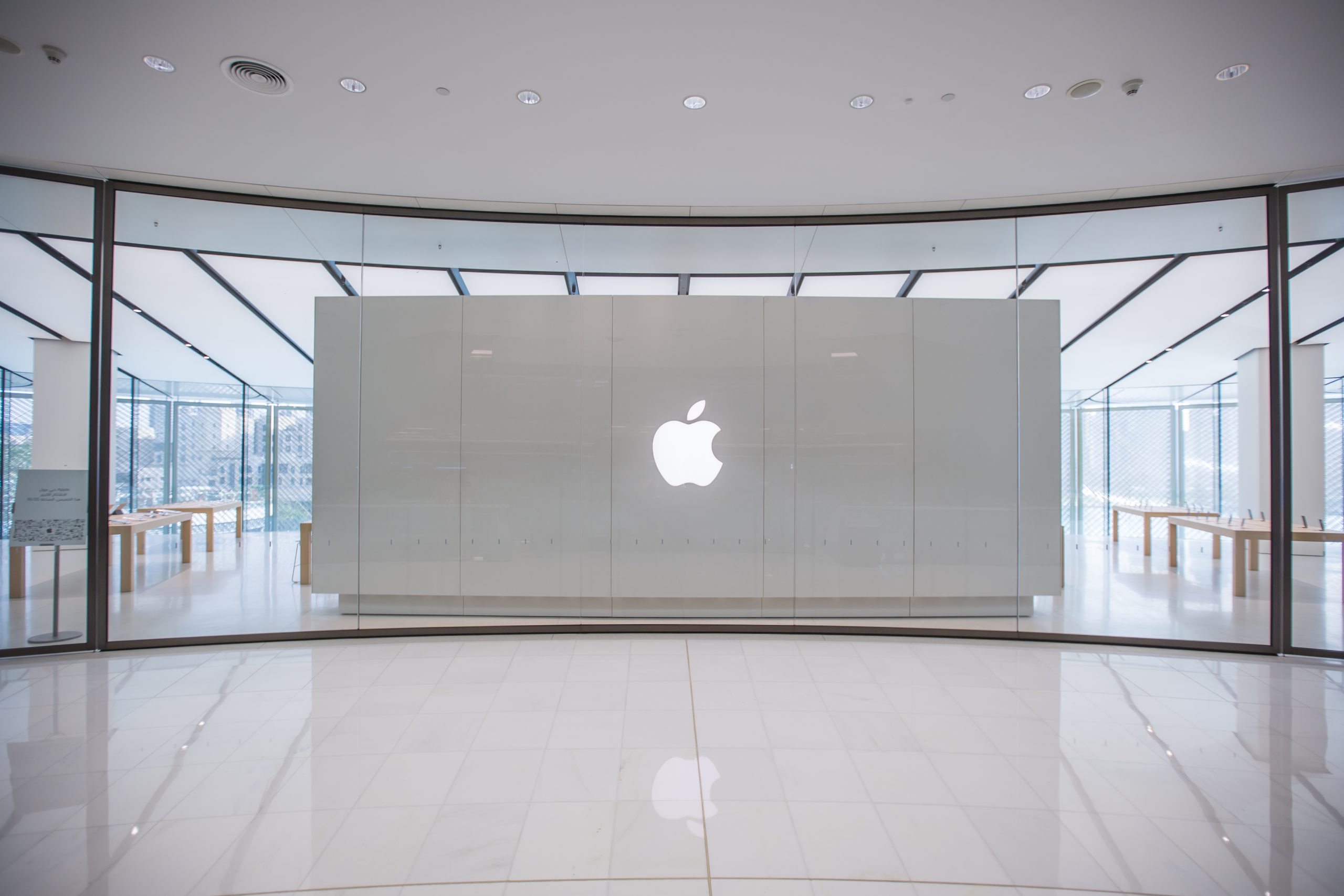 in-pictures-new-apple-store-in-dubai-features-kinetic-wings-that