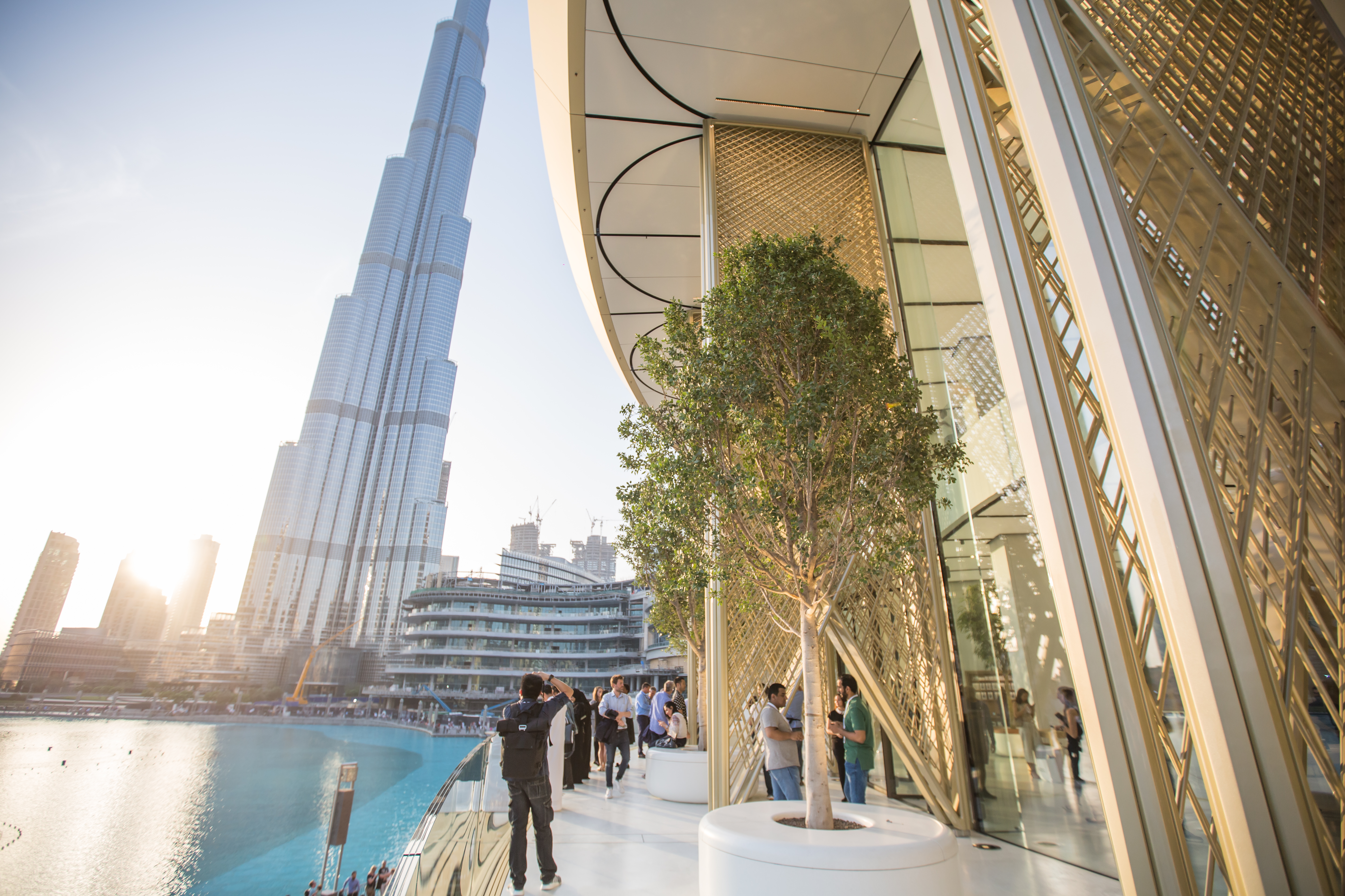 In Pictures New Apple Store In Dubai Features Kinetic Wings